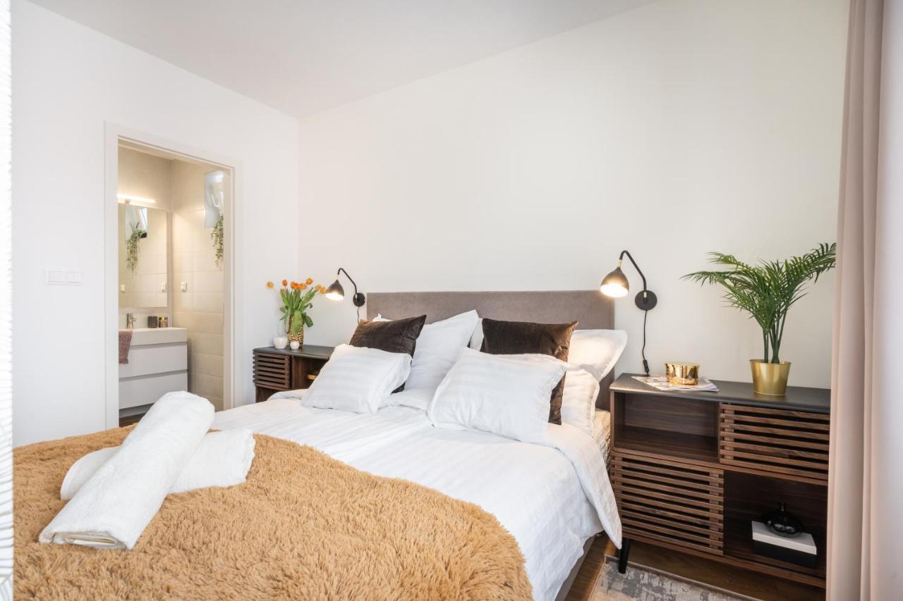 Rose Garden Apartments Будапеща Стая снимка